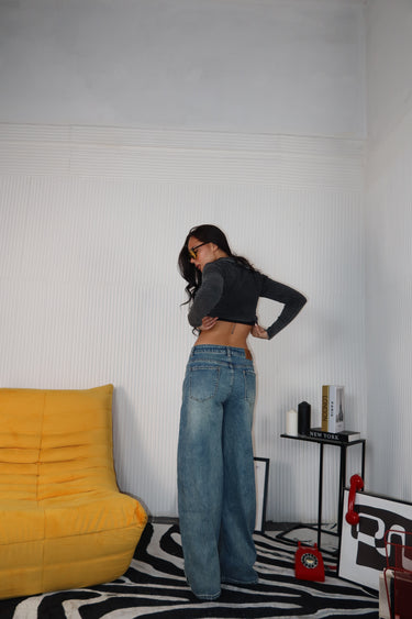 Jeans mirror
